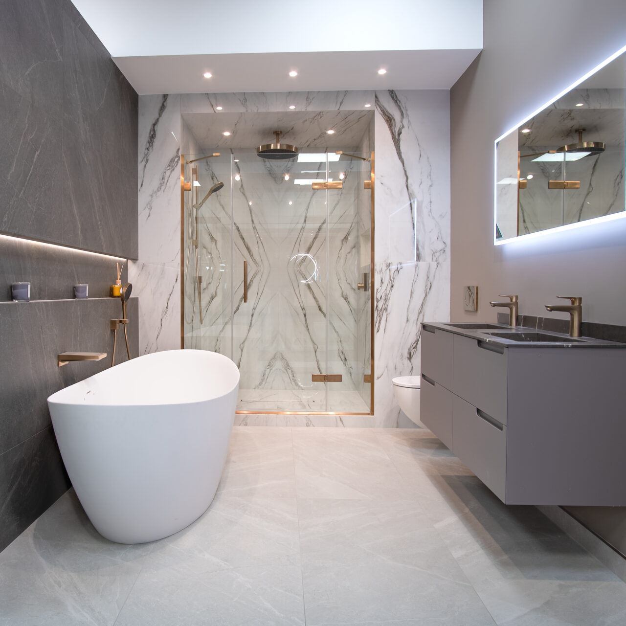 Fiora_Bathroom_setting_at_Deluxe_bathrooms